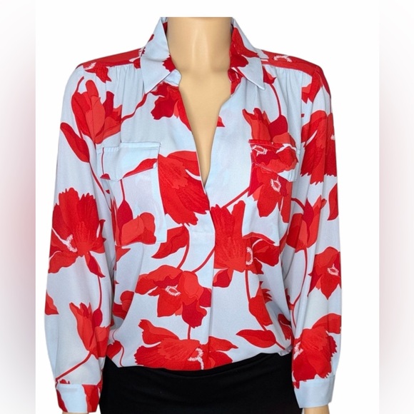 Ann Taylor Medium Petite Red Floral Lightweight Work or Casual Blouse - Picture 2 of 15
